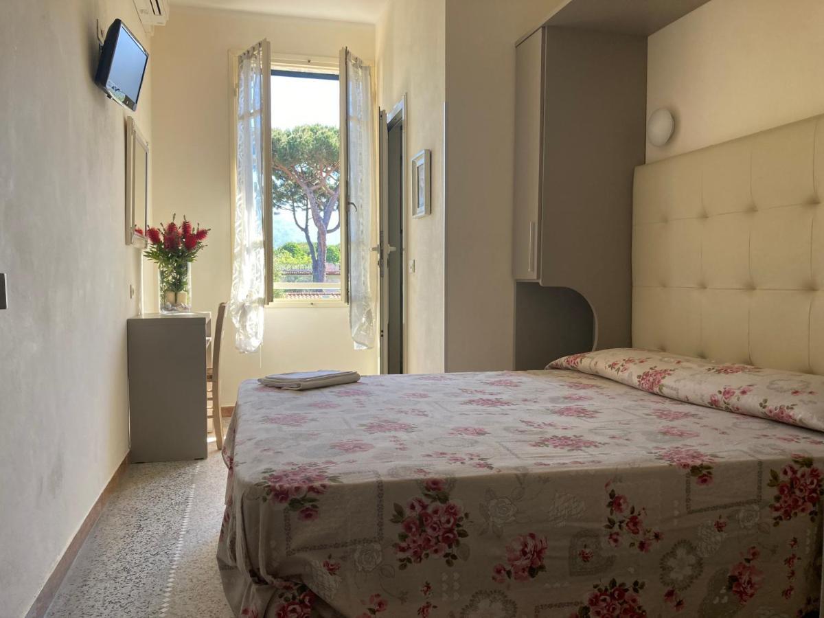 Hotel Verdesolemare Marina di Pietrasanta Exterior photo