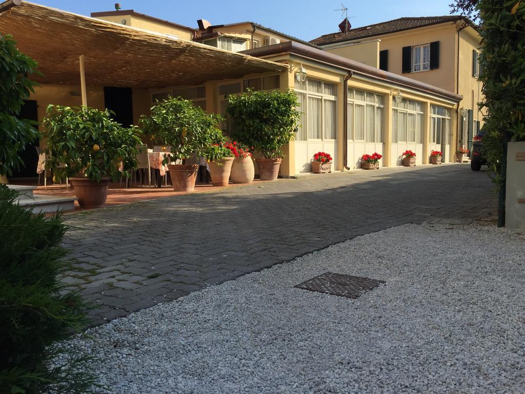 Hotel Verdesolemare Marina di Pietrasanta Exterior photo